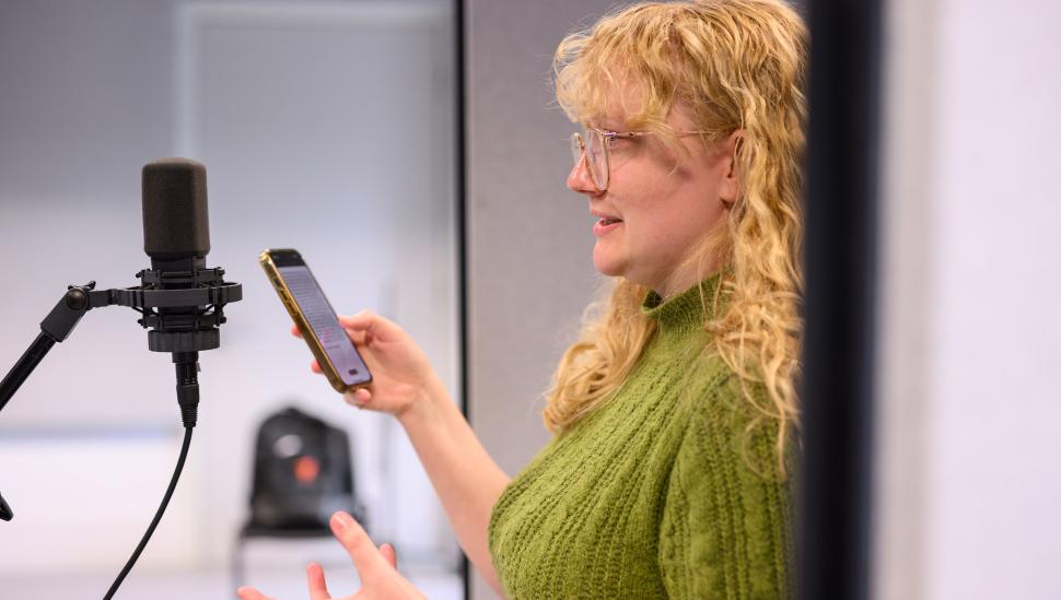 A participant on LAMDA's introduction to audio course